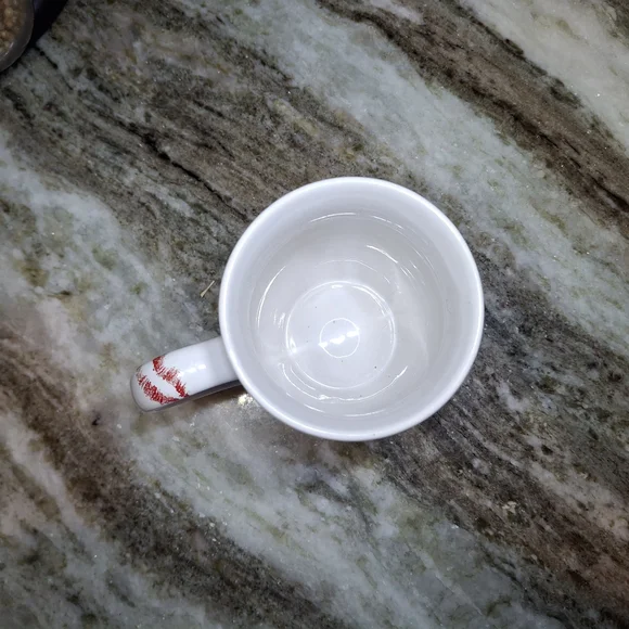 Mary Kay Kisses Shades of Red Lipstick Kisses Lip Prints Coffee Tea Mug Cup - Picture 8 of 8